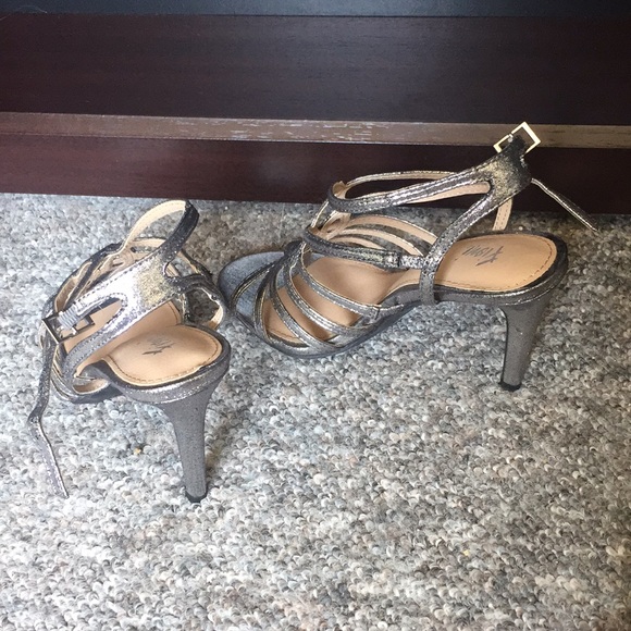 Fioni Heels - Picture 2 of 4